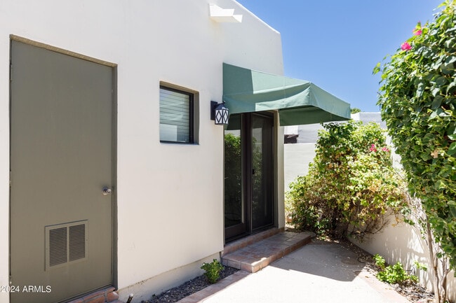 Building Photo - 5101 N Casa Blanca Dr