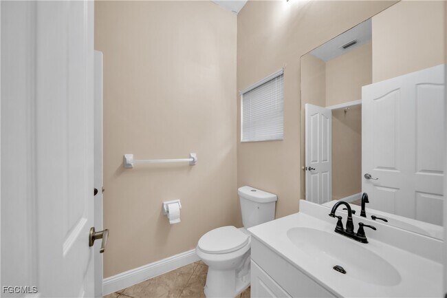 Building Photo - 2015 SE 12th St