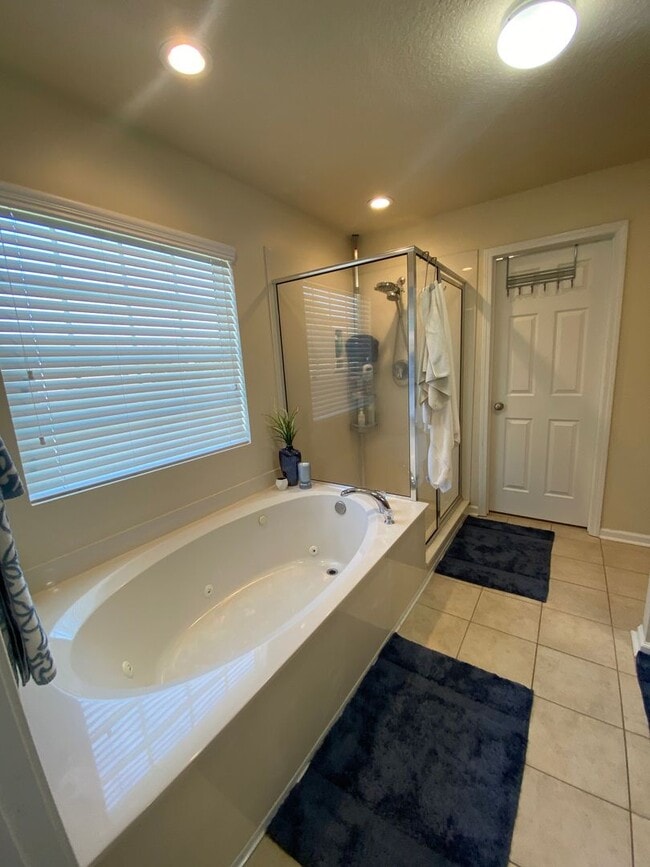 Building Photo - Beautifully Maintained Home in Prime Savannah Location