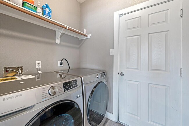Building Photo - 3037 Boxwood Springs Ln