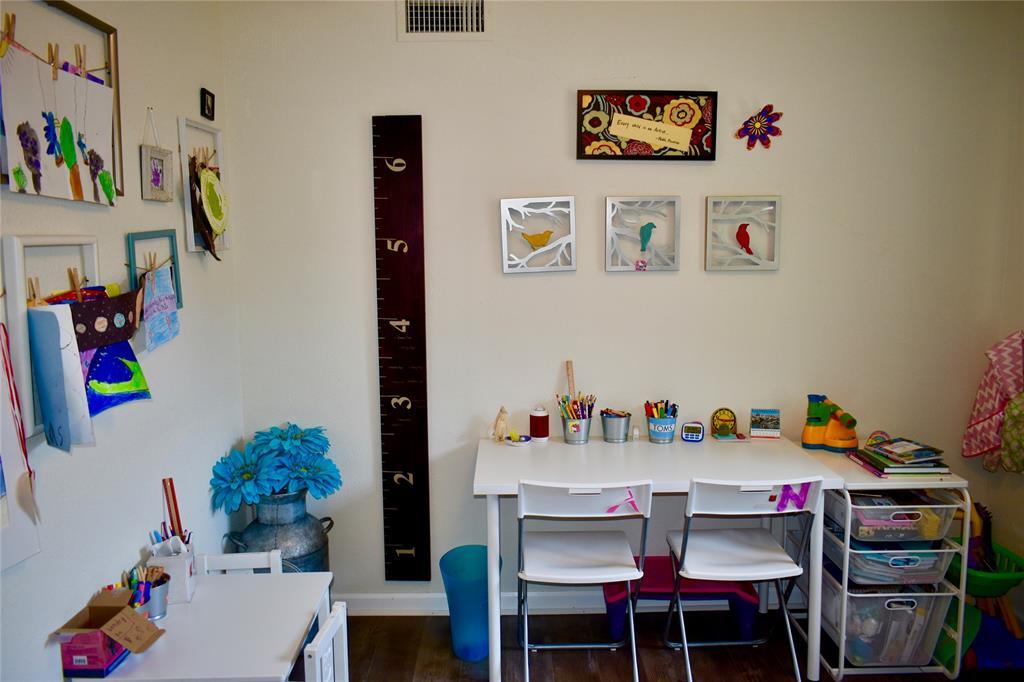 Building Photo - 4624 Verone St