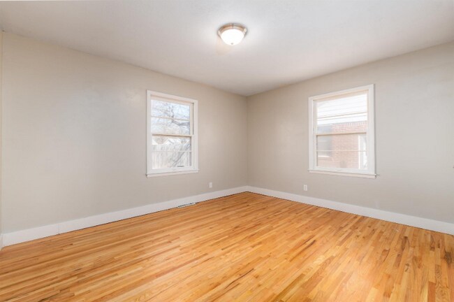 Building Photo - 7720 E Clay St