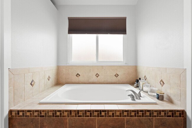 Building Photo - September 2026 - June 2027 Stunning Fully Furnished Rental in Golden, Colorado