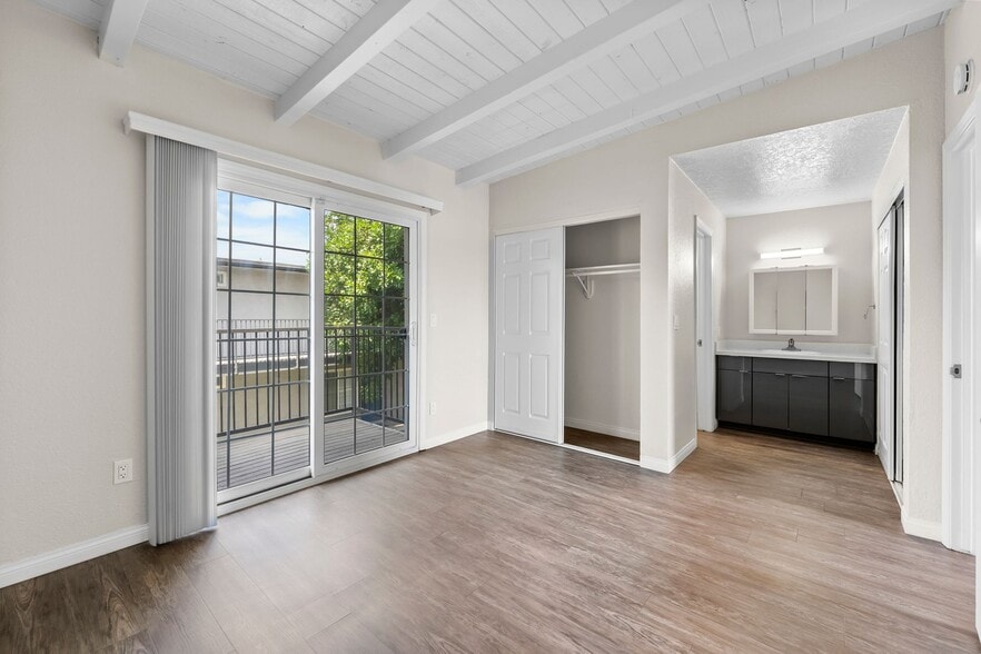Primary Photo - Villa Del Sur Apartment Homes