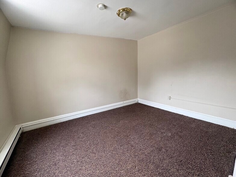 Building Photo - 1224 Eckert Ave