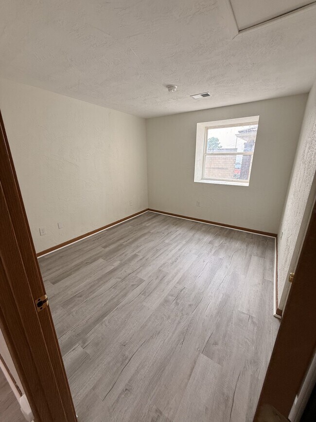 Building Photo - 118 Whitaker St