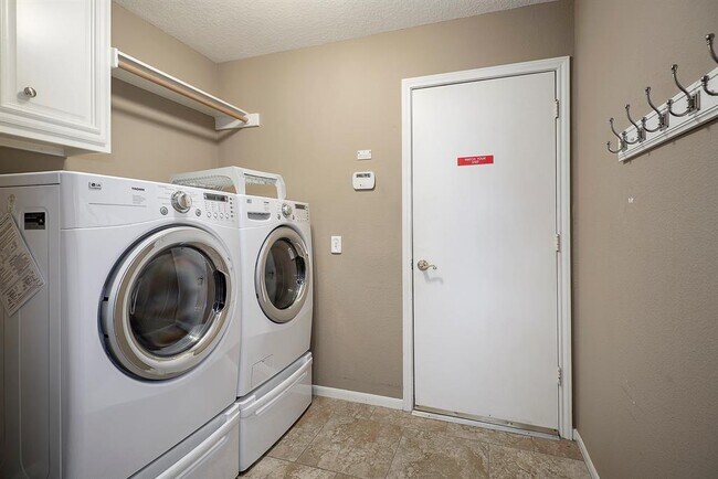 Building Photo - 51 N Cochrans Green Cir