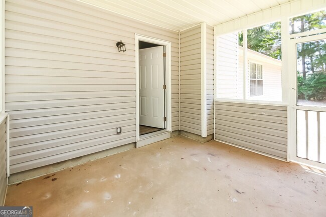 Building Photo - 1012 Forest Glen