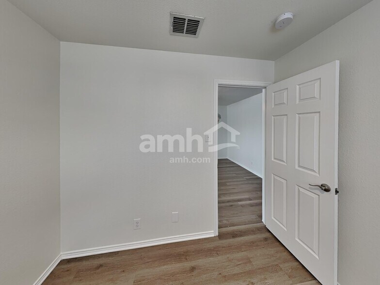 Building Photo - 8134 Brushy Mdw