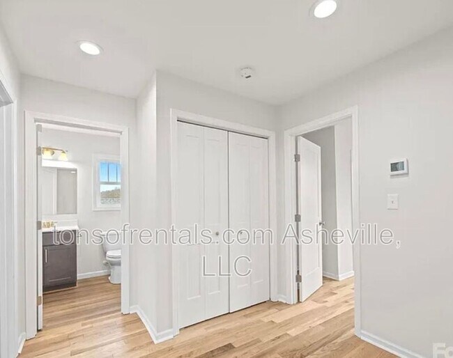 Building Photo - 7 Berry Crst Ln