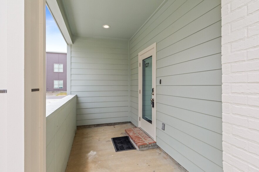 Building Photo - 127 Spoonbill Dr