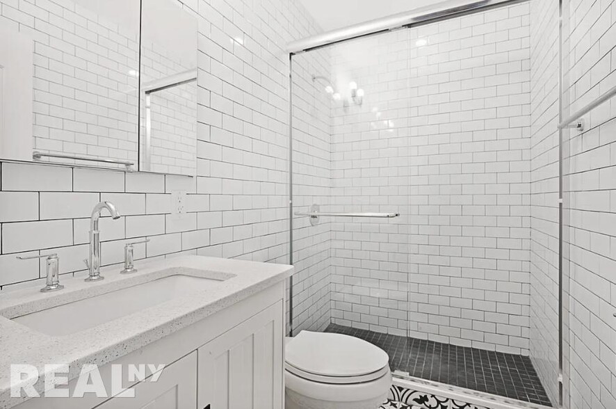 Building Photo - 443 Jefferson Ave