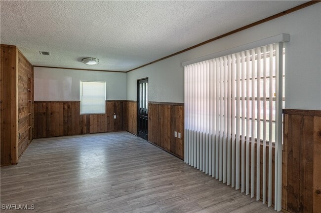 Building Photo - 2352 Sunnyview Dr