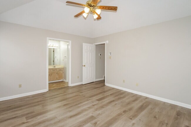 Building Photo - 6940 Brady Hill Dr