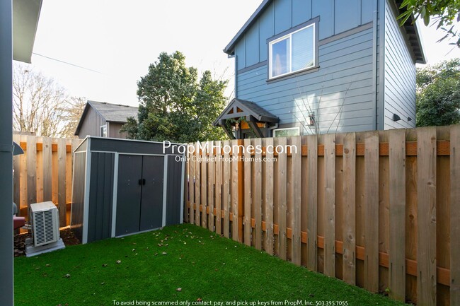 Building Photo - Modern Two Bedroom Home in Mt. Tabor!