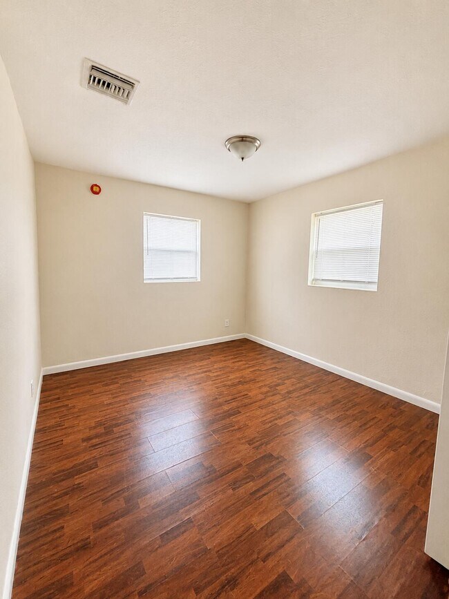 Building Photo - 4285 SW 49th St