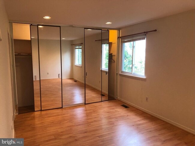 Building Photo - 9244 Jamison Ave