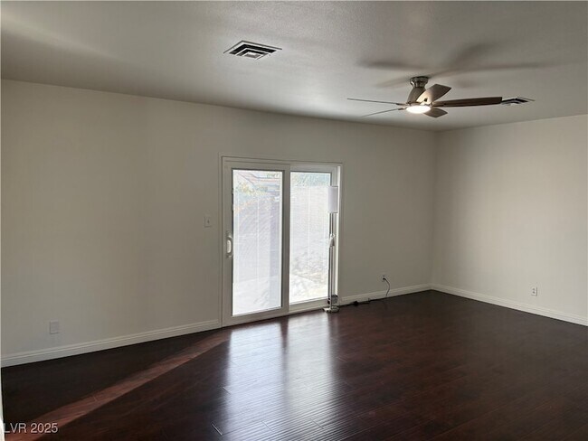 Building Photo - 2005 Fontenelle St