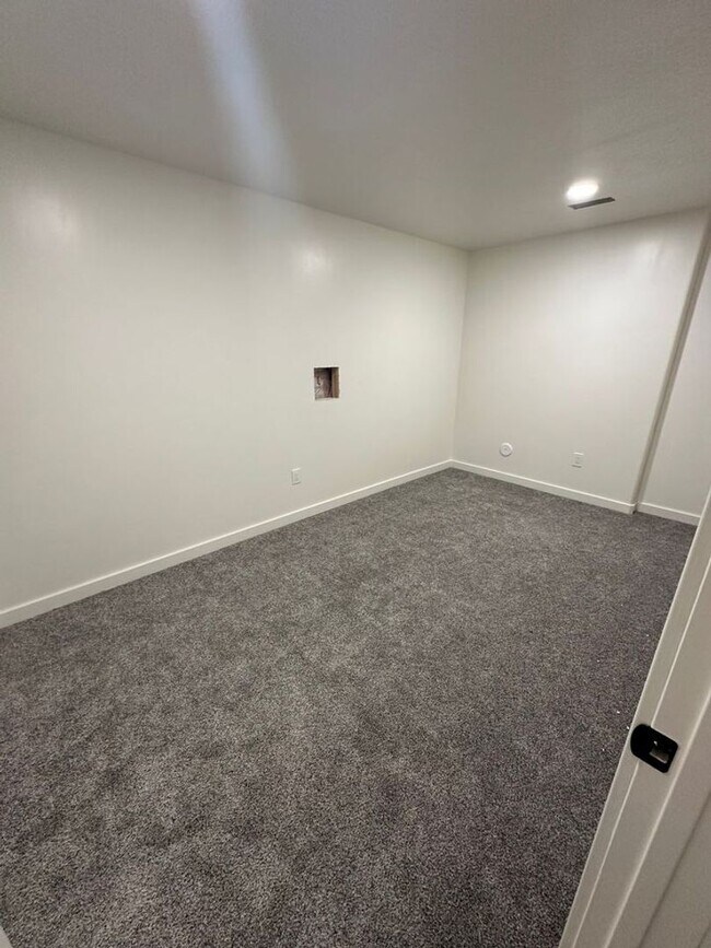 Building Photo - Private Basement Suite in Shared Lehi Townhome, Shared Kitchen