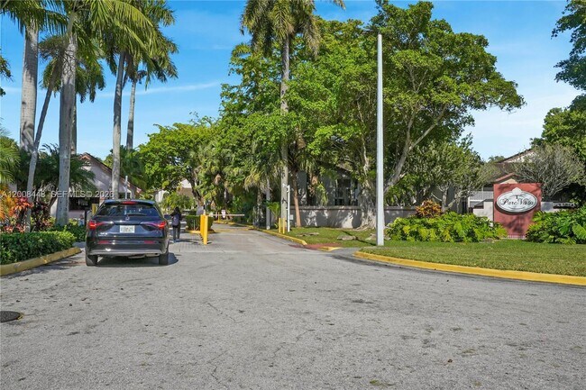 Building Photo - 9503 SW 140th Ct