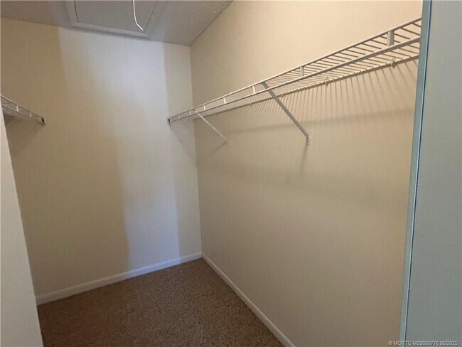Building Photo - 2114 SW Silver Pine Way
