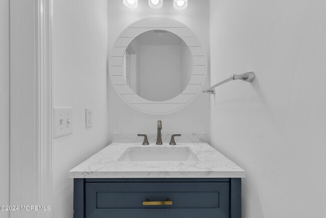 Building Photo - 2 Charles Ct