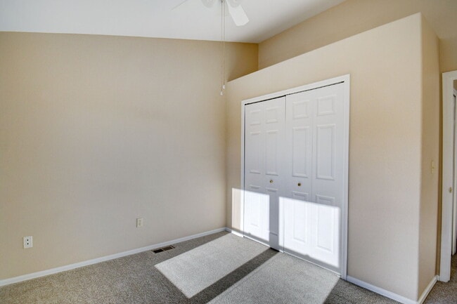 Building Photo - Updated 2-Bed Townhome in Ptarmigan Valley...