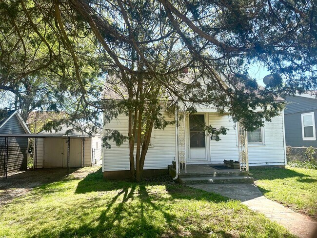 Building Photo - Cute House For Rent!