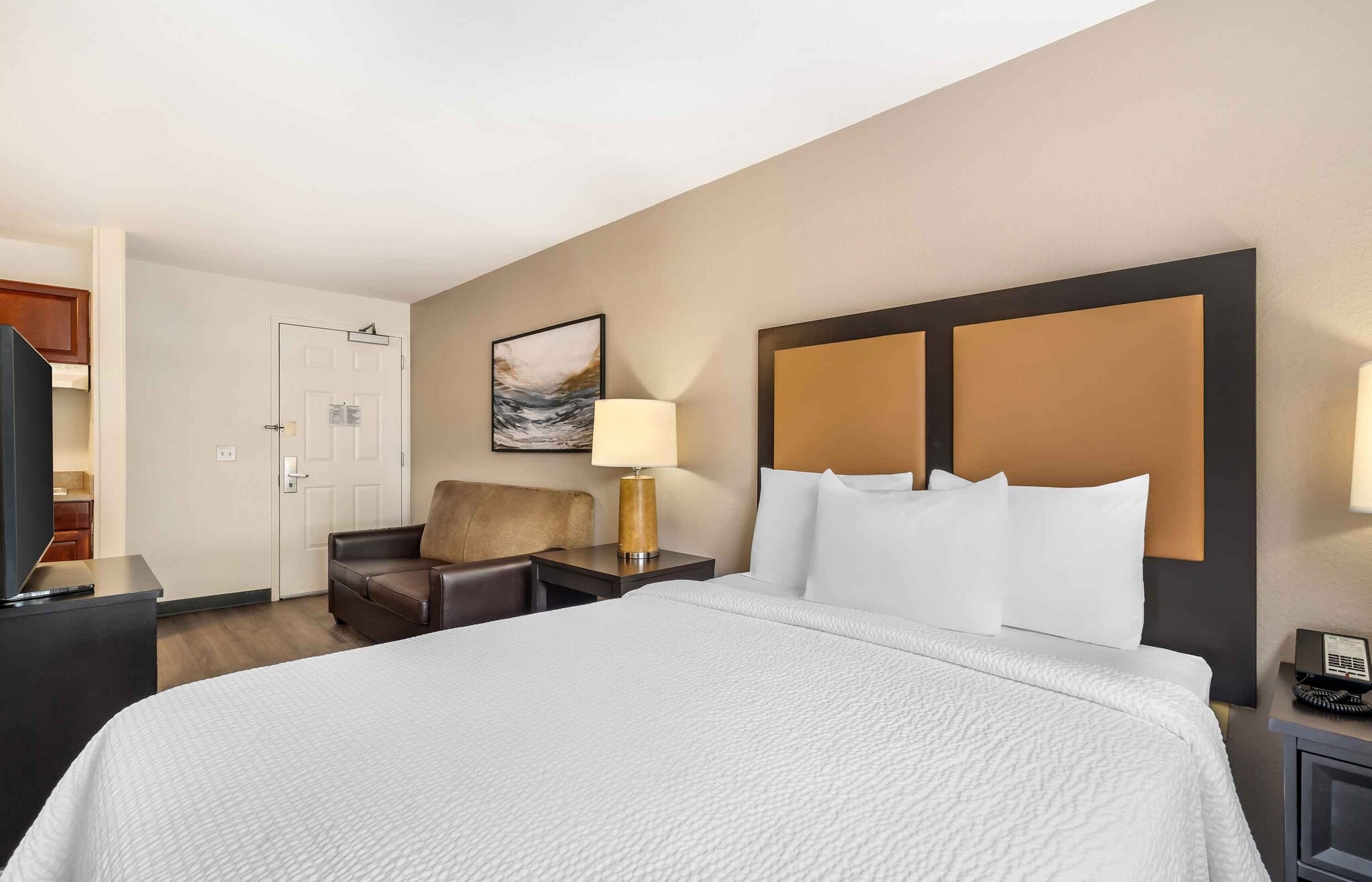Building Photo - Furnished Studio-Tampa - Airport - N. Westshore Blvd.