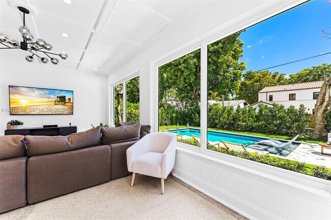 Building Photo - 6145 La Gorce Dr