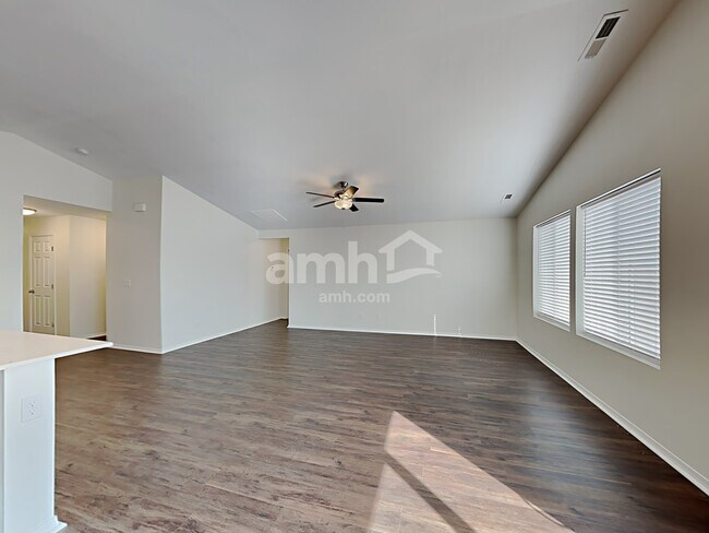 Building Photo - 7769 E Bratton Dr