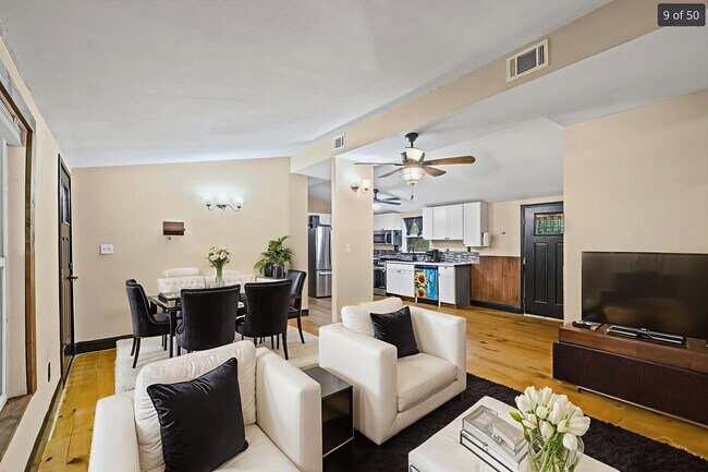 Building Photo - 2989 N 5th Ave