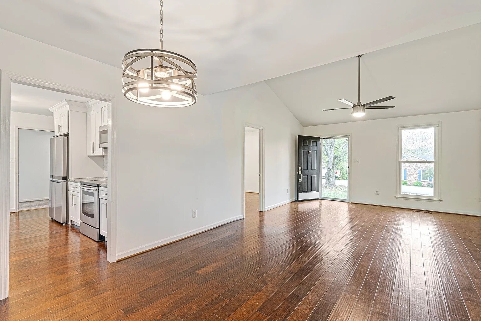 Building Photo - 723 Riverview Dr