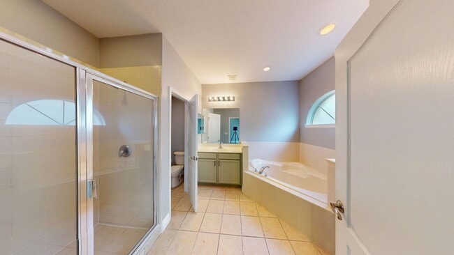 Building Photo - Beautiful 2 Bed 2.5 Bath Townhouse in Magn...