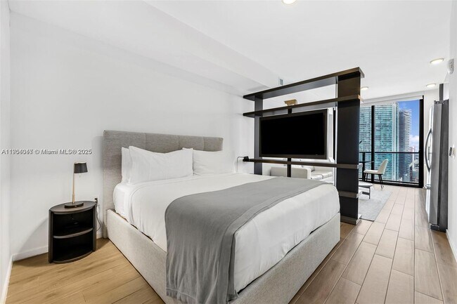 Building Photo - 398 NE 5th St