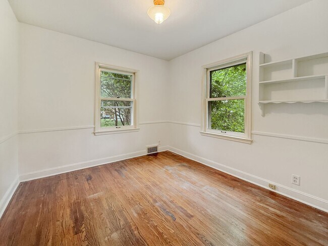 Building Photo - 1201 E 54th St