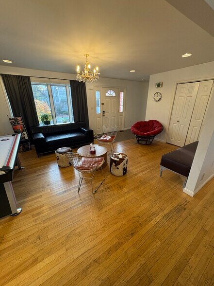 Building Photo - 309 Beacon St