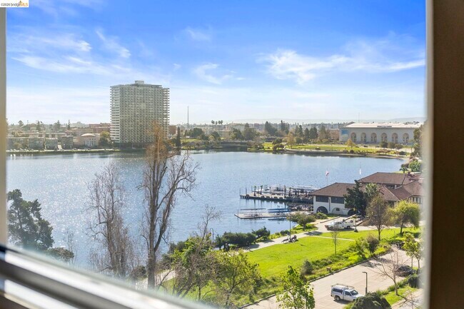 Building Photo - 1 Lakeside Dr