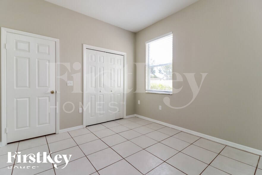 Building Photo - 11805 Cliffwood Ct