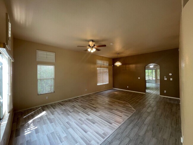 Building Photo - CHARMING 3BD/2BA HOME NEAR ELKHORN