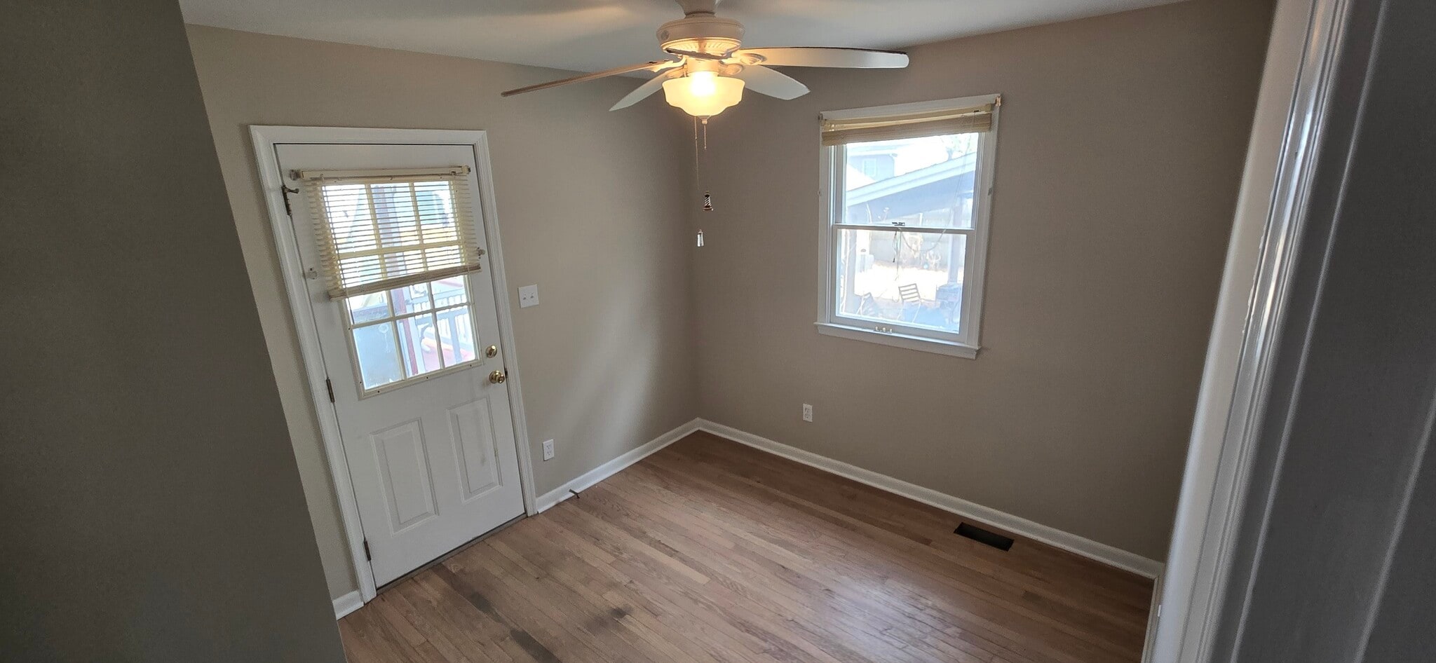 Building Photo - 2209 Shore Dr