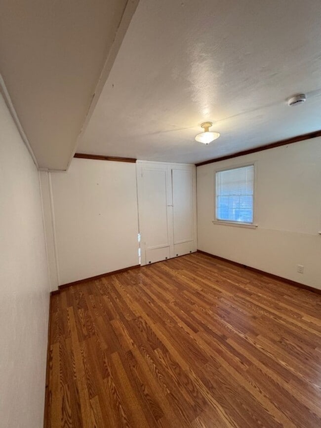 Building Photo - Charming spacious Evergreen farmhouse with large parking area