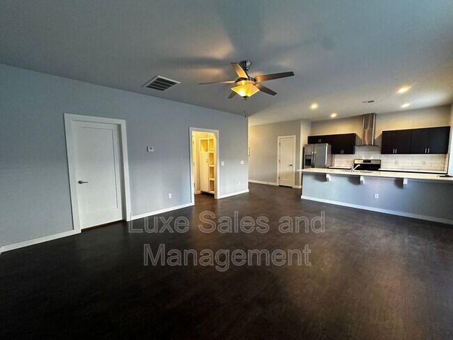 Building Photo - 17604 Sunny Hollow Rd