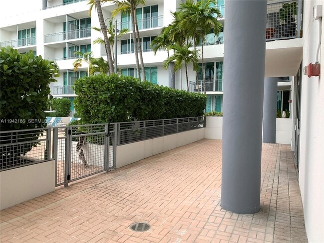 Building Photo - 350 NE 24th St