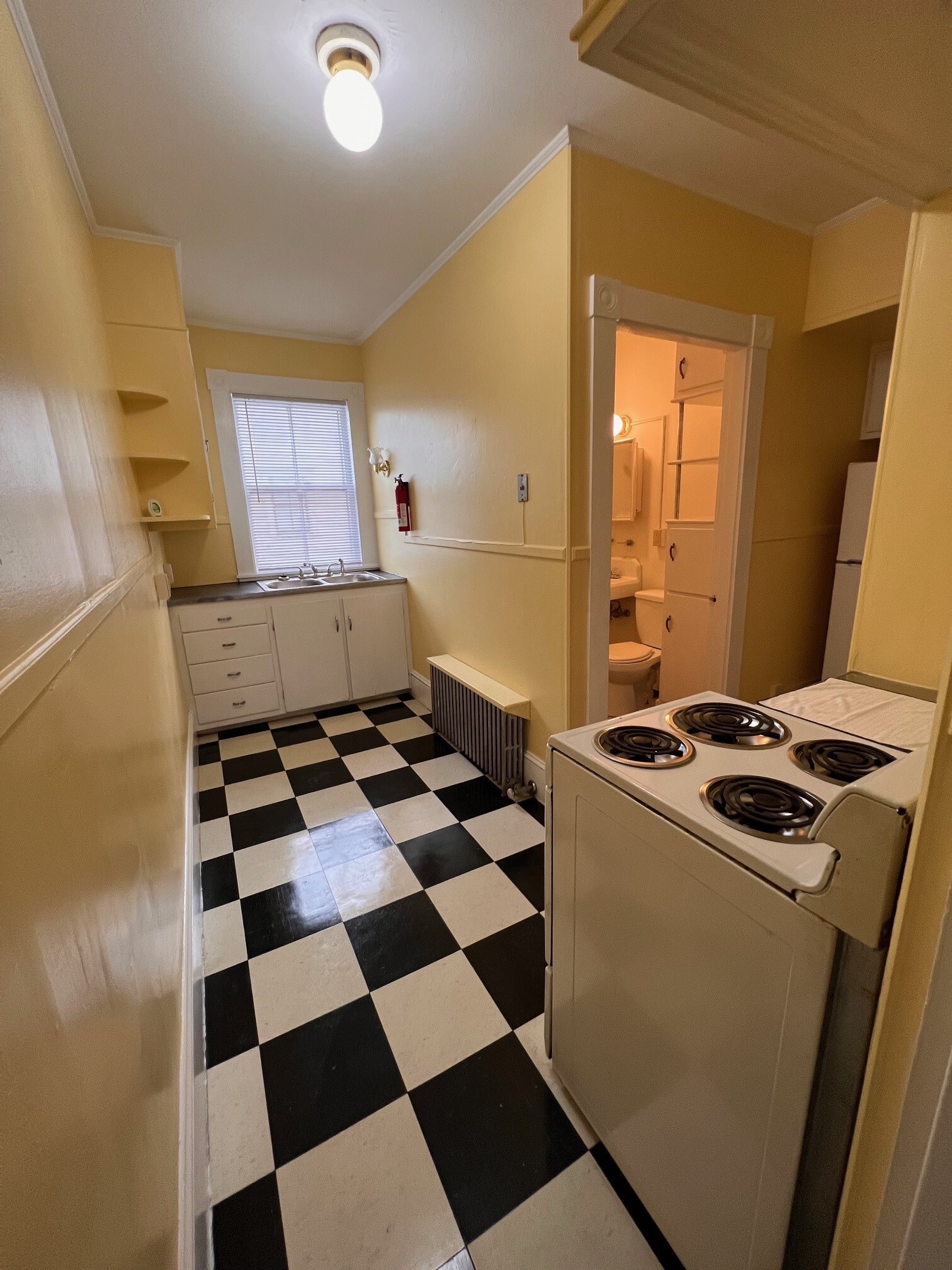 Building Photo - 116 N Seminary St