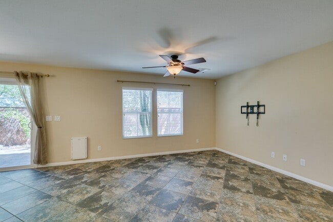 Building Photo - GORGEOUS HOME WITH TONS OF UPGRADES*MOUNTA...