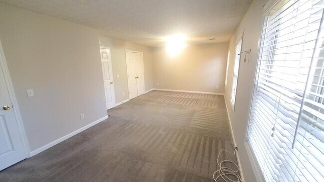 Building Photo - 351 Parkview Manor Dr