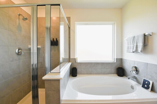 Building Photo - 6223 Topaz Pnes Trl