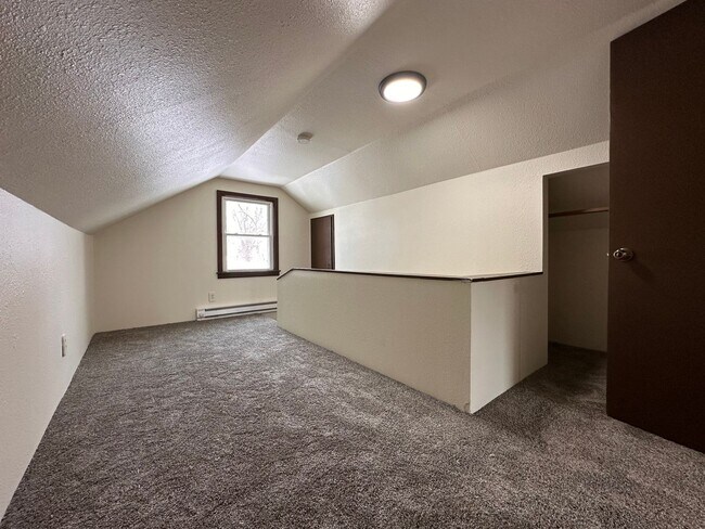 Building Photo - Recently Renovated 3 Bedroom 1 Bath Single Family Home!