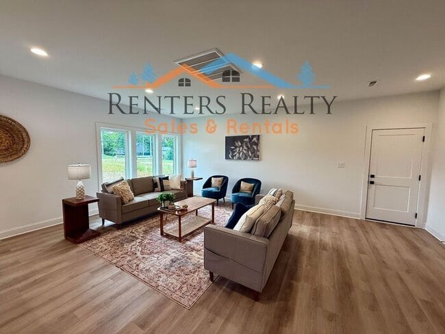 Building Photo - Stunning 3 Bedroom with Rooftop Terrace